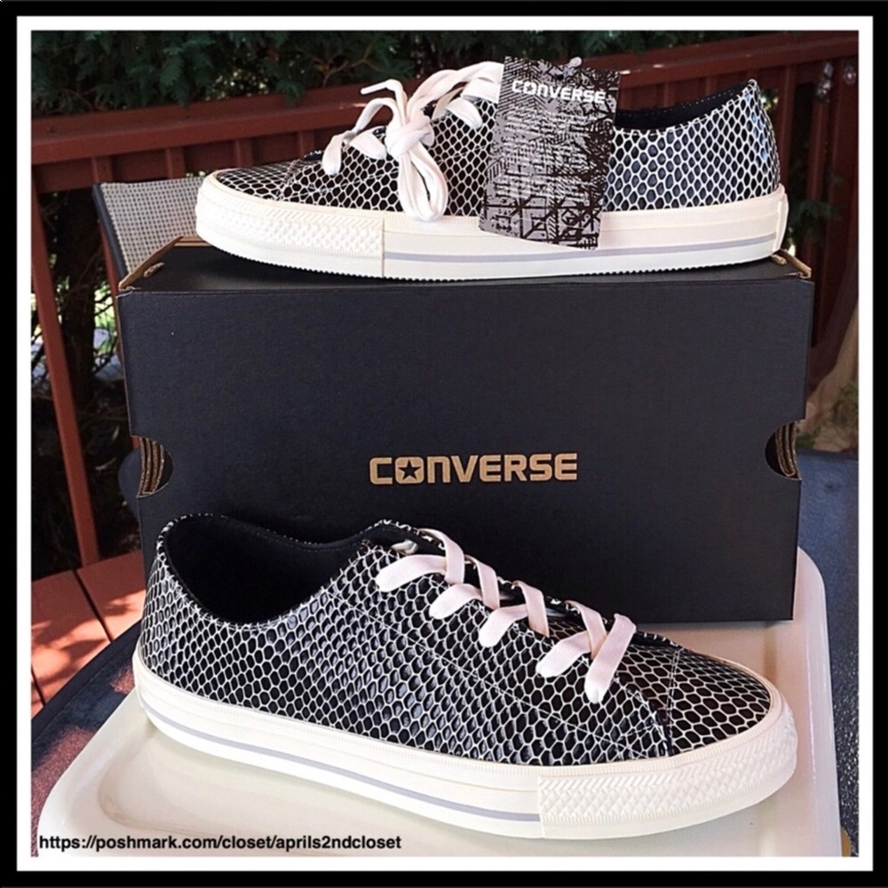 CONVERSE LEATHER LO OX BLACK EMBOSSED SNEAKERS - Picture 4 of 8